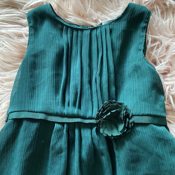 Beautiful Green Dress - Picture 3 of 4